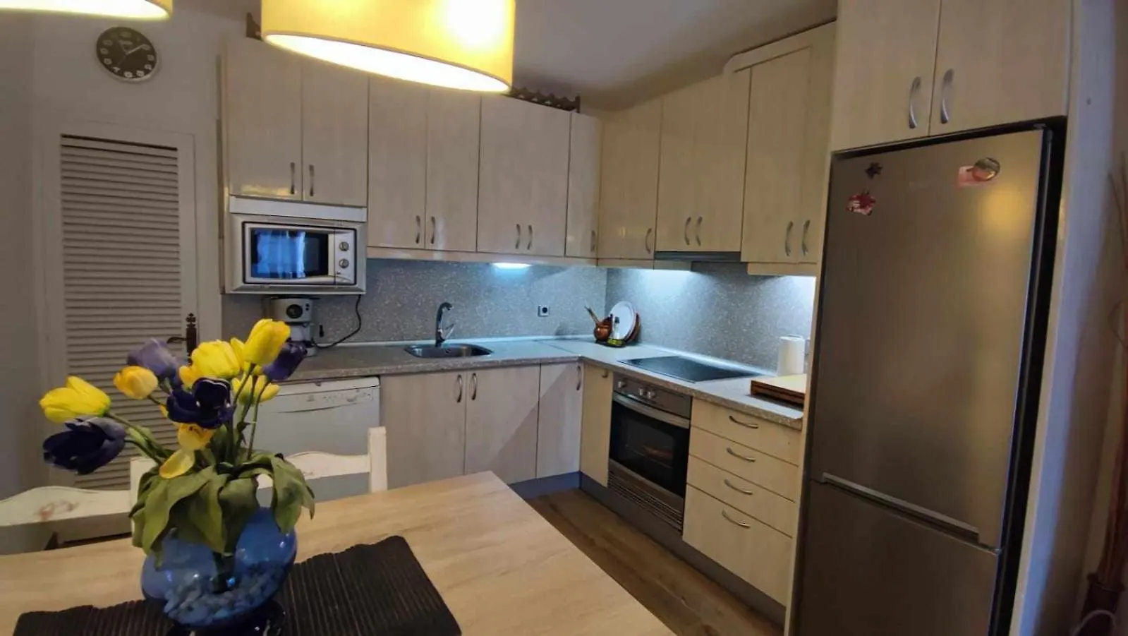 홈스테이 또사데마르 Casa Blanca-42 Piscina Wifi 6Pax 아파트
